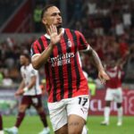 Noah Okafor con la maglia del Milan