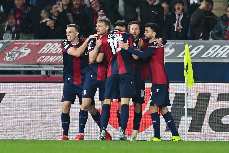 Federico Bernardeschi of Bologna celebrates scoring his team's first goal with teammates during the UEFA Europa League 2025/26 Round of 16 First Leg match between Bologna FC 1909 and AS Roma at Stadio Renato Dall'Ara on March 12, 2026 in Bologna, Italy.