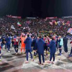 Il Bologna festeggia con i tifosi