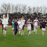 Il Bologna esulta dopo la vittoria