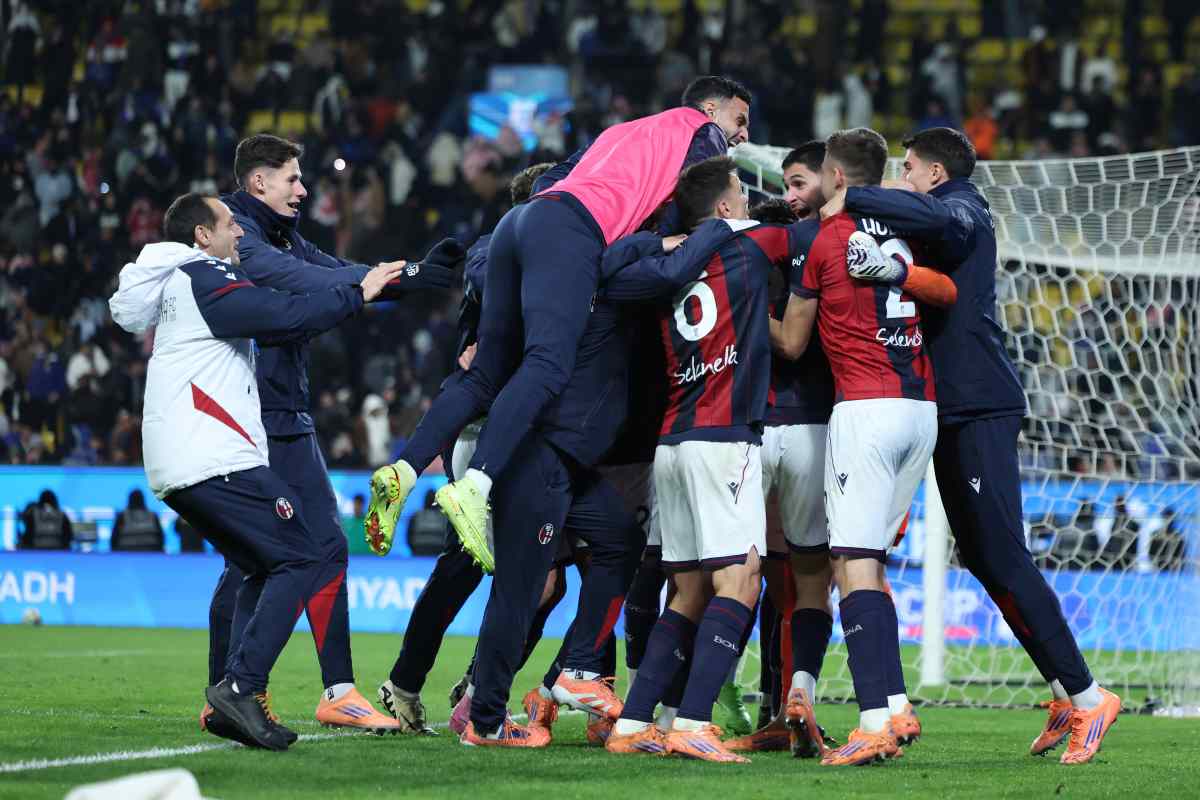 Il Bologna esulta dopo la vittoria ai rigori