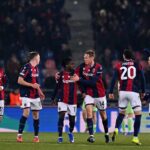 Il Bologna esulta dopo il gol