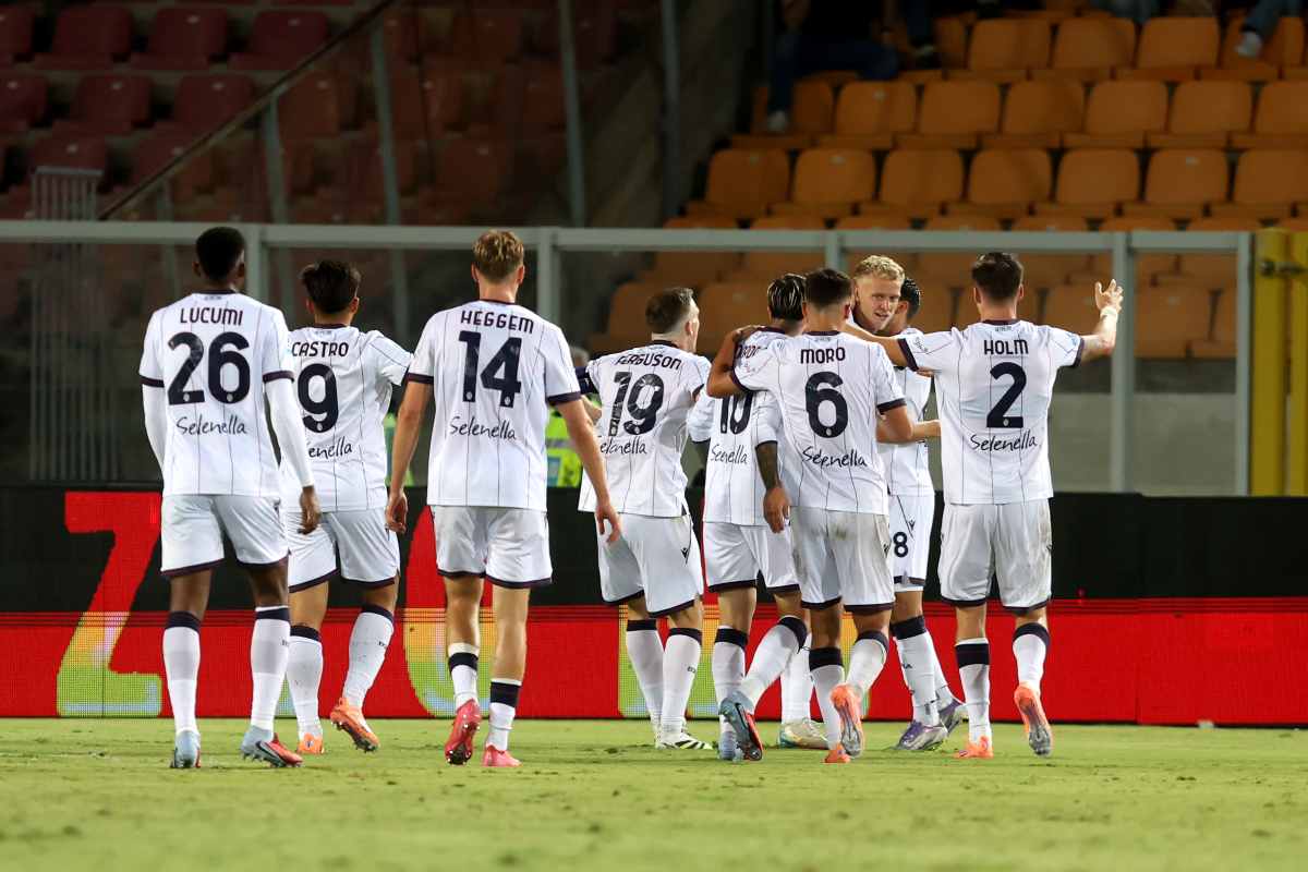 Il Bologna esulta dopo il gol