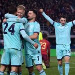 Il Bologna esulta dopo il gol