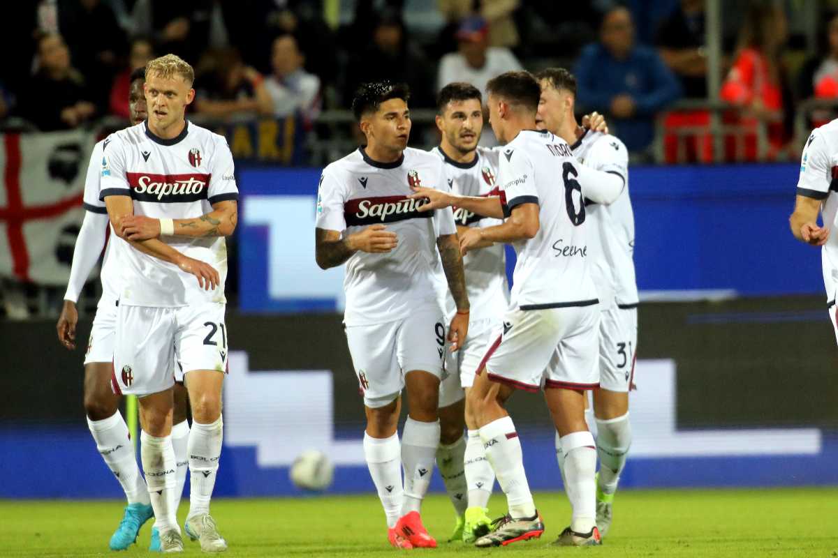 Il Bologna esulta dopo un gol