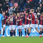 Il Bologna esulta dopo il gol