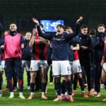 Il Bologna esulta dopo il successo contro l'inter