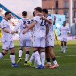 Il Bologna esulta dopo il gol
