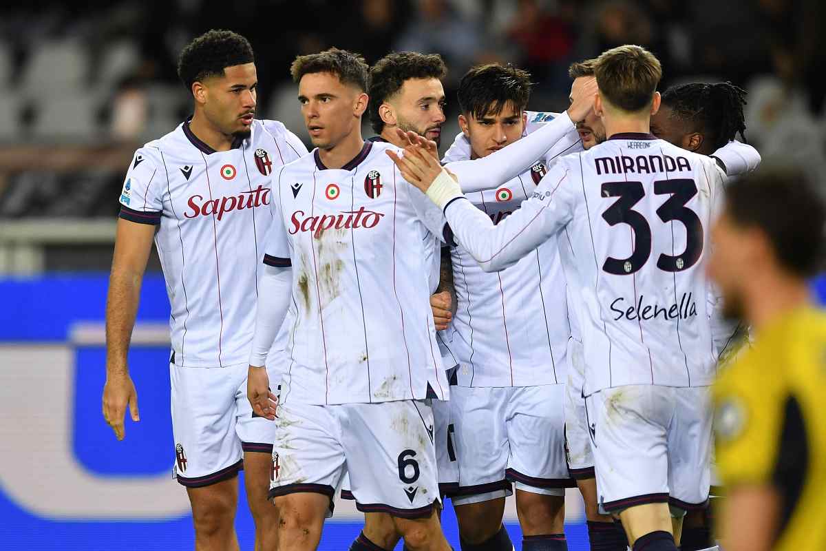 Il Bologna esulta dopo un gol