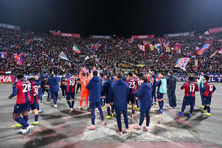 Players of Bologna acknowledge the fans after victory in the UEFA Europa League 2025/26 Knockout Play-off Second Leg match between Bologna FC 1909 and SK Brann at Stadio Renato Dall'Ara on February 26, 2026 in Bologna, Italy.