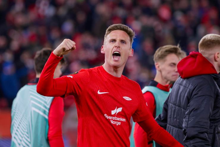 Un giocatore del Brann esulta dopo l'ultima partita di Europa League