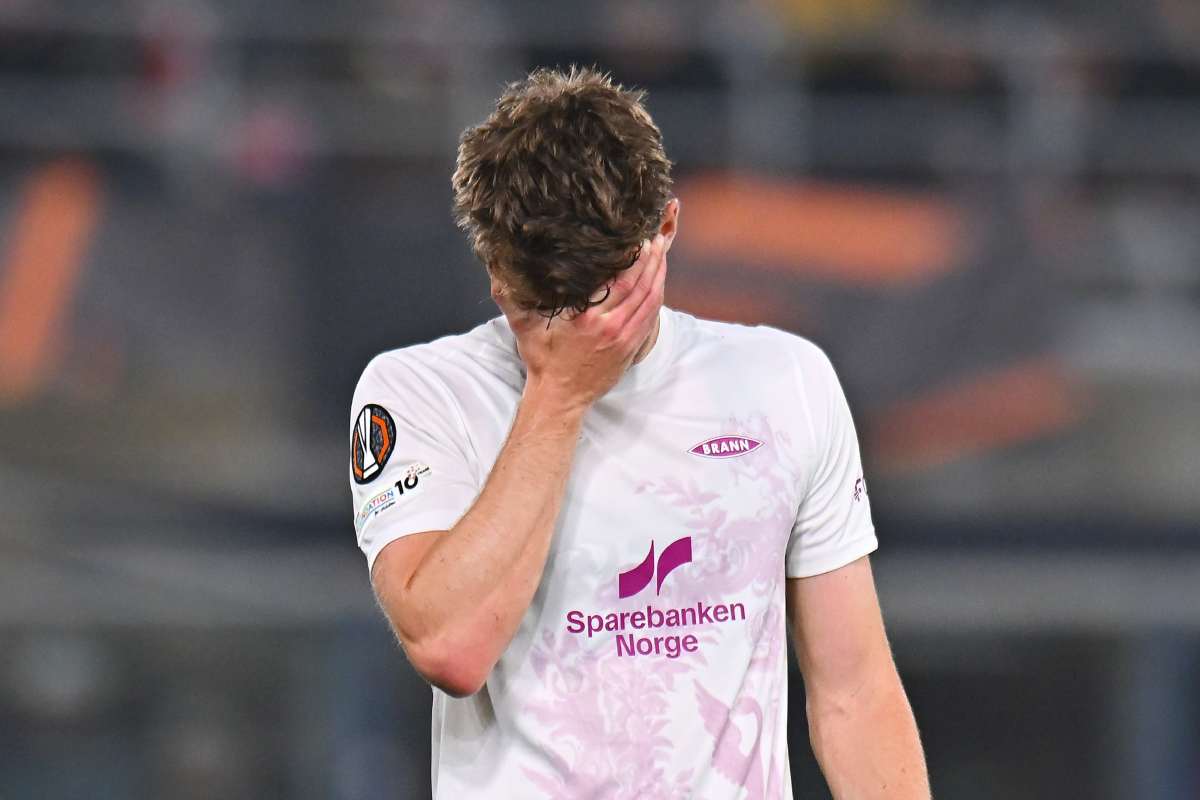 Bologna-Brann, fallo folle di Sorensen: ospiti in 10 dopo 35 minuti