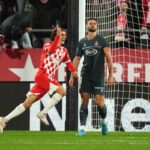 Bryan Gil esulta dopo un gol