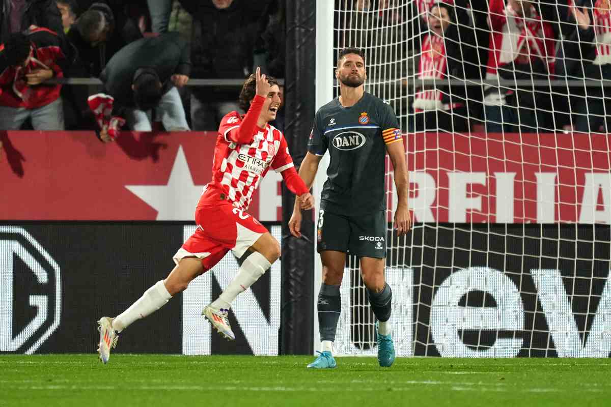 Bryan Gil esulta dopo un gol