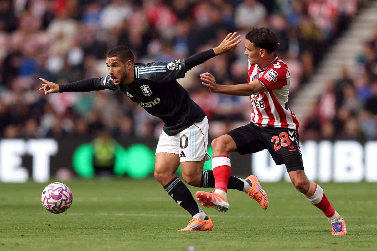 Buendia e Le Fee si contendono il pallone durante Sunderland-Aston Villa