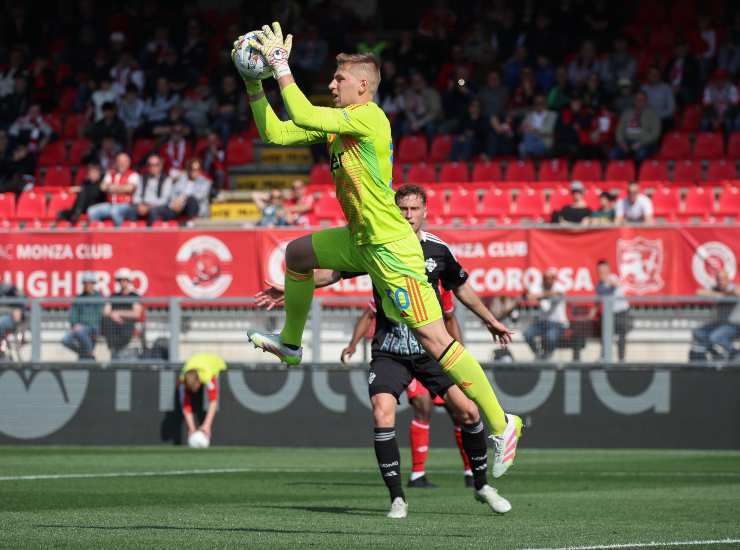 Butez compie una parata