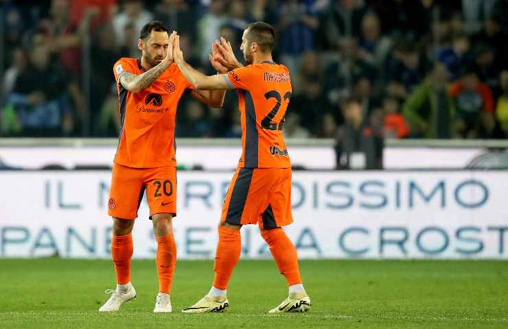 Calhanoglu e Mkhitaryan esultano