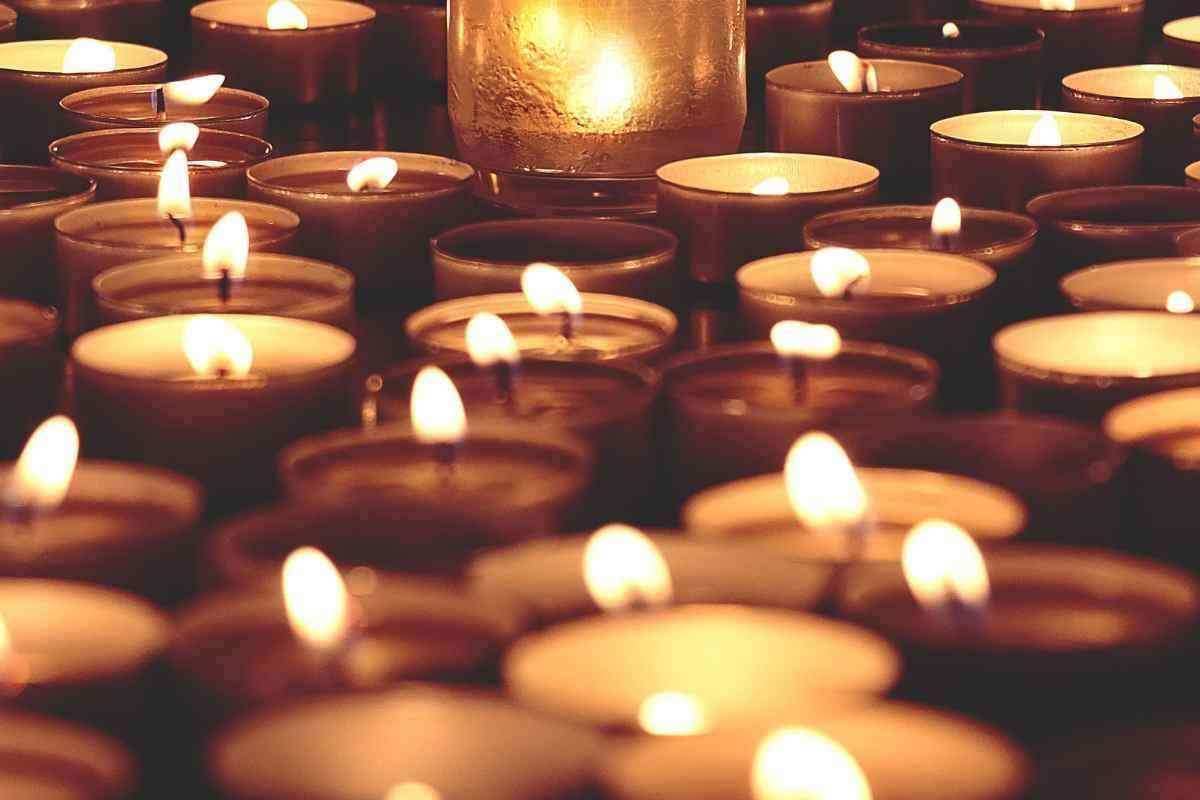 Le candele simbolo di lutto