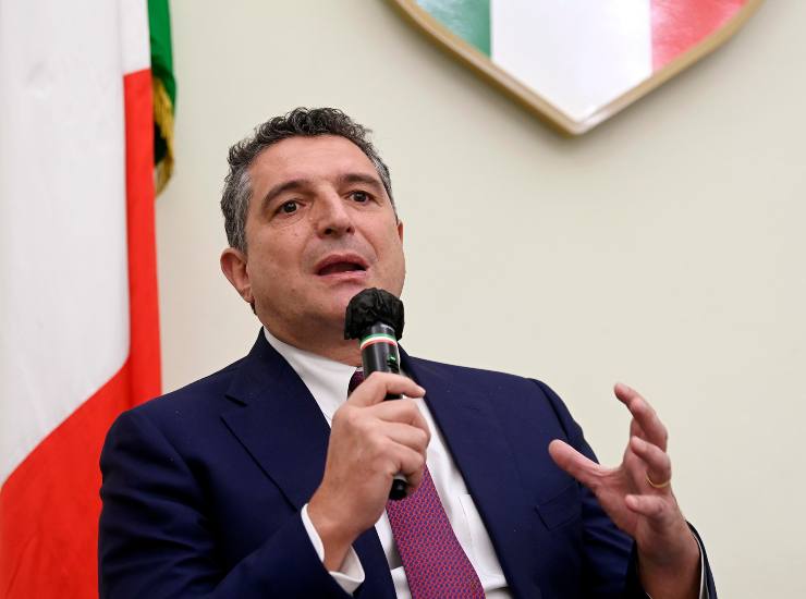 De Siervo durante un incontro