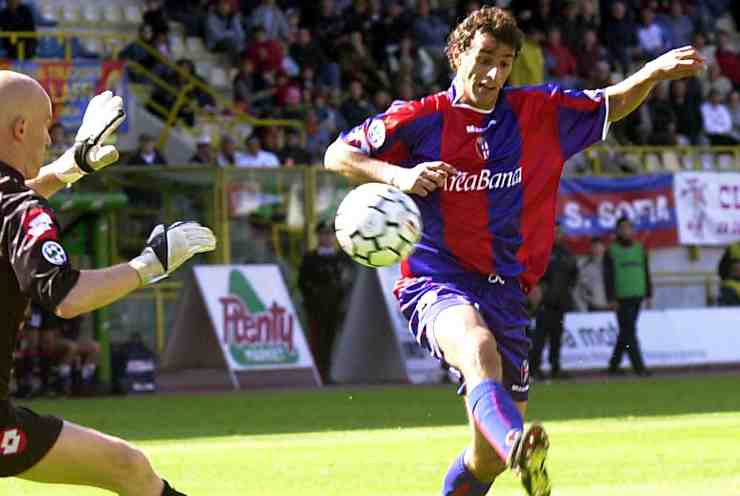 Carlo Nervo in azione con la maglia del Bologna
