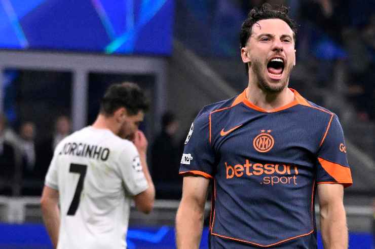 Carlos Augusto esulta dopo un gol