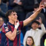 Carlos EspĂ esulta dopo un gol