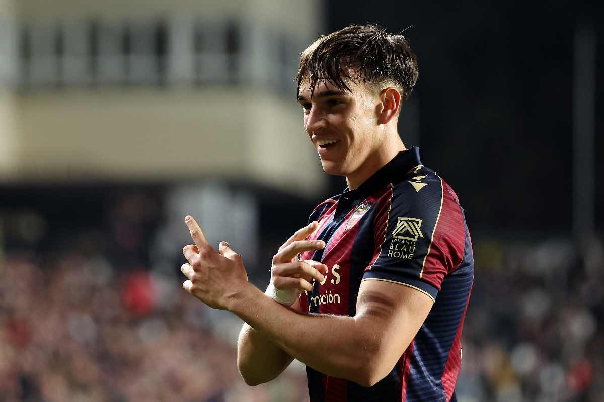 Carlos Espí esulta dopo il gol in Rayo Vallecano-Levante