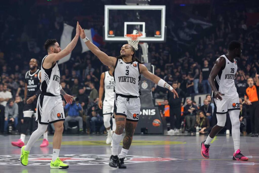 Carsen Edwards batte il cinque a Vildoza