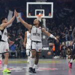 Carsen Edwards batte il cinque a Vildoza