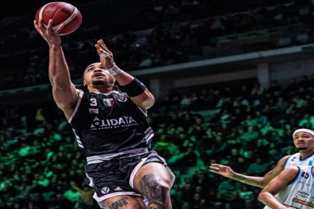 Carsen Edwards nei quarti di finale contro Napoli