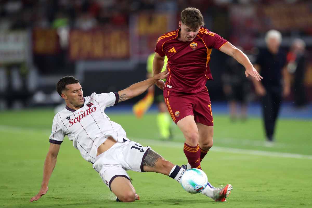 Nicolò Casale in scivolata su Evan Ferguson