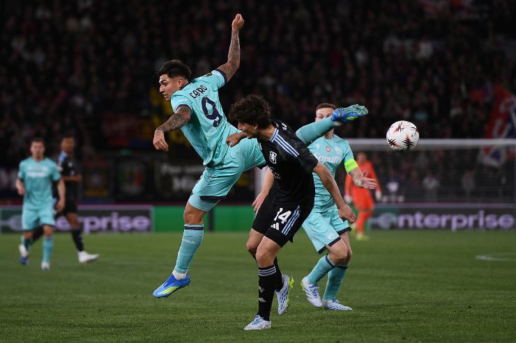 APRIL 09: Santiago Castro of Bologna FC competes for the ball with Pau Torres of Aston Villa FC during the UEFA Europa League 2025/26 Quarter-Final Leg One match between Bologna FC 1909 and Aston Villa FC at Stadio Renato Dall'Ara on April 09, 2026 in Bologna, Italy.