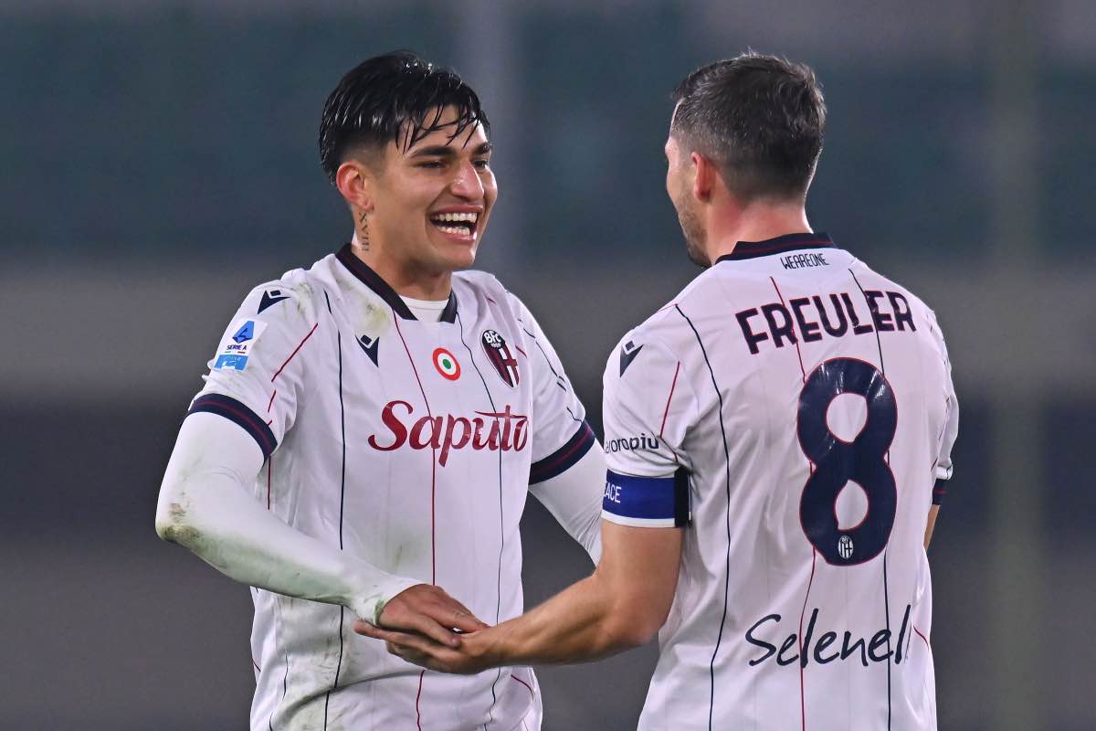 Santi Castro e Remo Freuler festeggiano il gol in Verona-Bologna