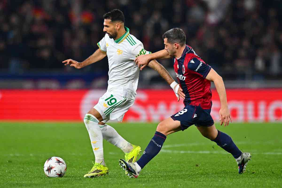 Celik e Freuler durante Bologna-Roma, gara d’andata di Europa League