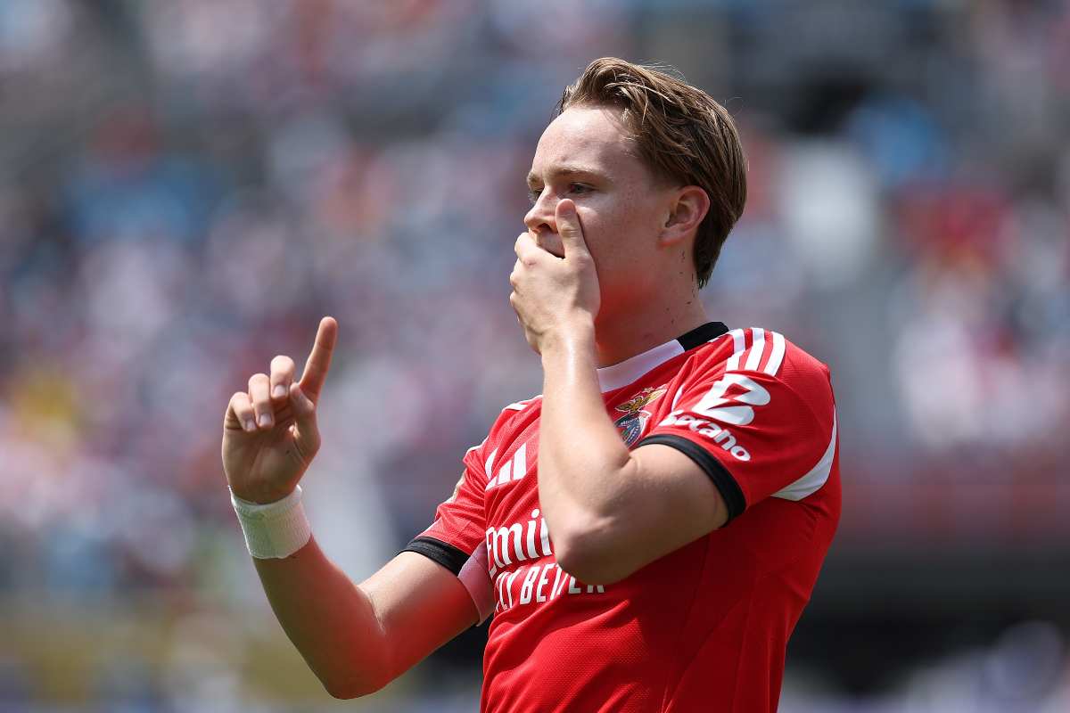 Andreas Schjelderup con la maglia del Benfica