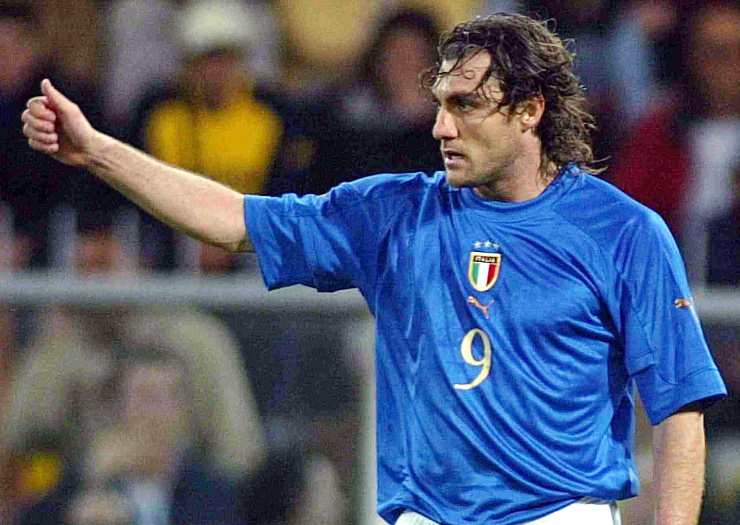 Christian Vieri esulta