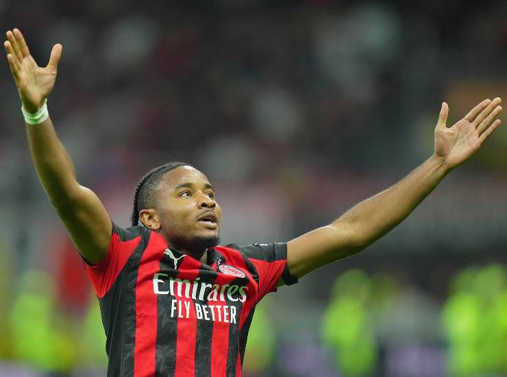 Nkunku con le braccia aperte