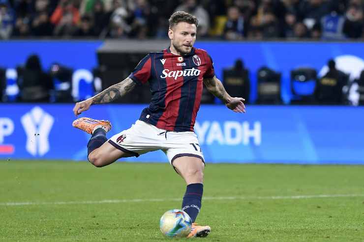 Ciro Immobile calcia in porta