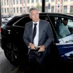 Claudio Fenucci scende dall'auto