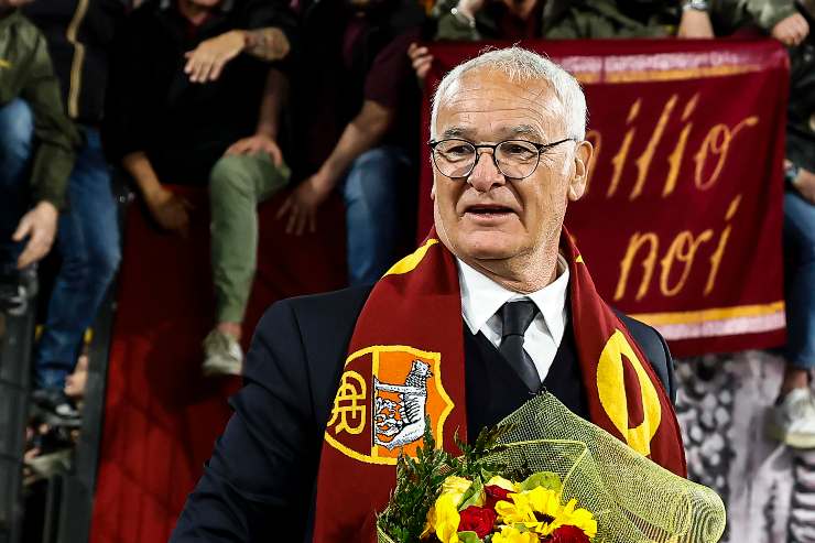 Claudio Ranieri osannato dalla Curva Sud