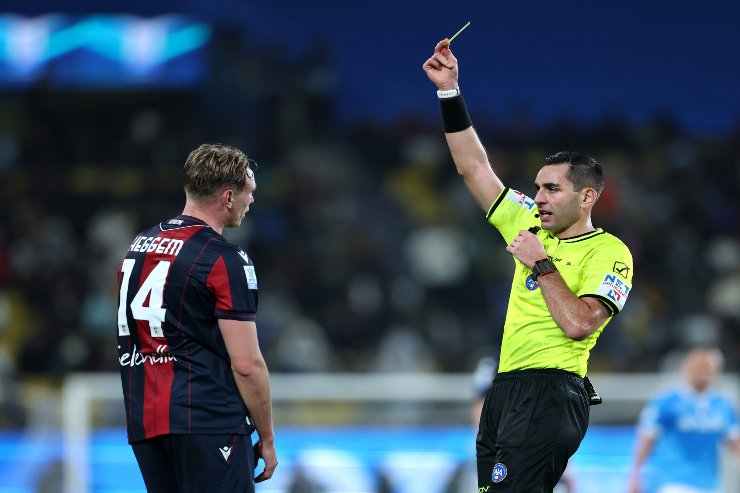 Referee Andrea Colombo shows a yellow card to Torbjorn Heggem of Bologna during the Supercoppa Italiana Final between SSC Napoli and Bologna FC 1909 at King Saud University Stadium on December 22, 2025 in Riyadh, Saudi Arabia.