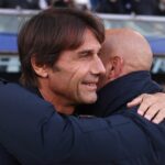 Conte e Italiano si abbracciano prima di Bologna-Napoli dello scorso novembre