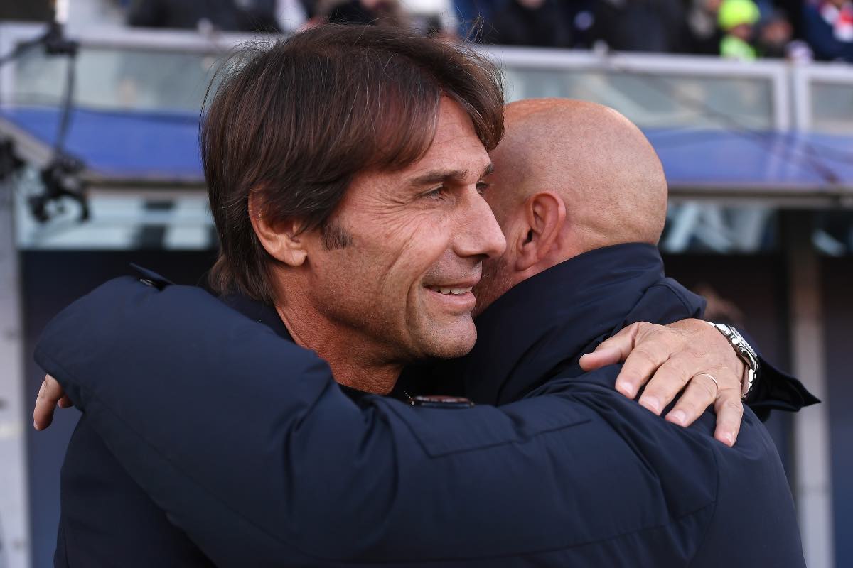 Conte e Italiano si abbracciano prima di Bologna-Napoli dello scorso novembre