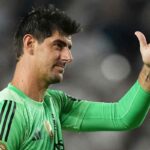 Courtois con il pollice alzato