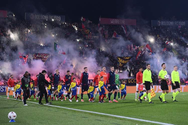 Lo spettacolo offerto dalla curva Andrea Costa contro il Brann