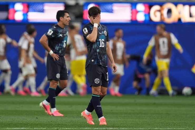 Damian Bobadilla del Paraguay si dispera dopo l'autogol contro gli USA