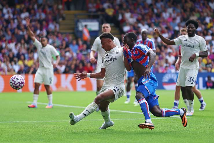 Ndoye in azione contro il Crystal Palace