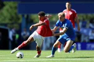Dan Ndoye in campo con il Nottingham Forest