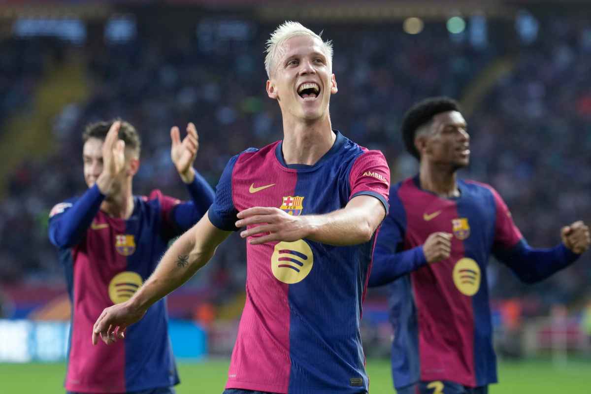 Dani Olmo esulta dopo una rete