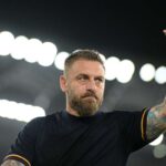 De Rossi saluta